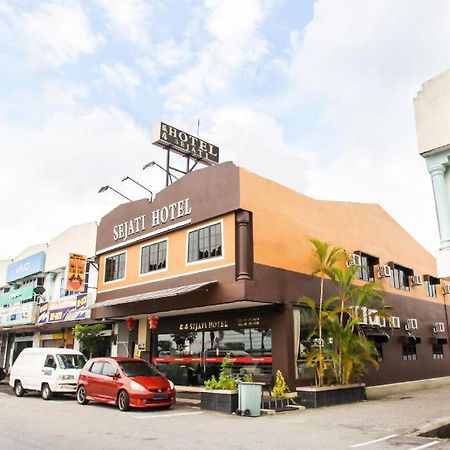 Sejati Hotel Sitiawan Luaran gambar