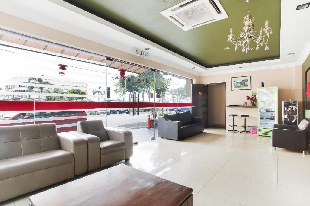 Sejati Hotel Sitiawan Luaran gambar