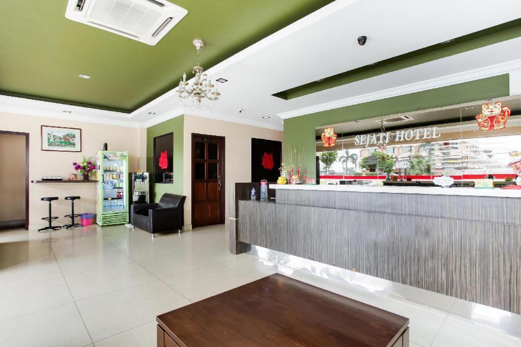 Sejati Hotel Sitiawan Luaran gambar